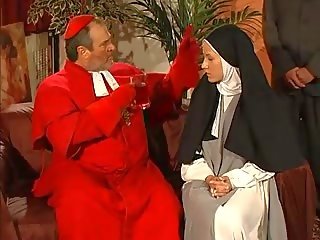 Våt mus nonne anal knullet av den priest