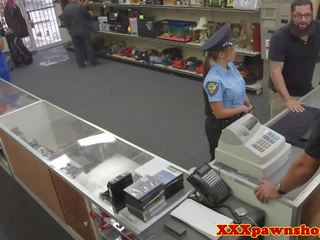 Thực pawnshop bẩn video với bigass cảnh sát trong thống nhất