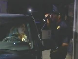 Cây ô rô hollywood được kéo hơn và fucked lược qua cảnh sát
